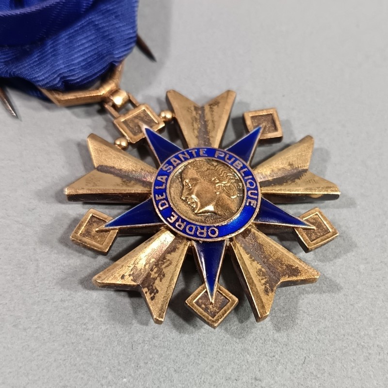 MEDAILLE D'OFFICIER DE L'ORDRE NATIONAL DE LA SANTE PUBLIQUE FABRICATION EN ARGENT EN COFFRET